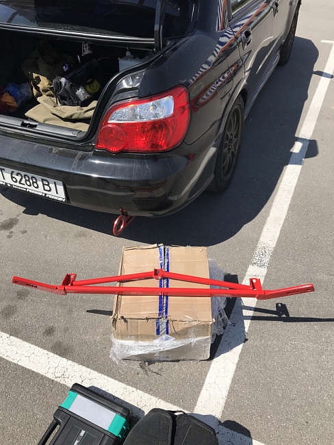 картинка Распорка в багажник со стороны фонарей для Subaru Impreza WRX STI GD 2000-2007 год магазин  StreetTuning 