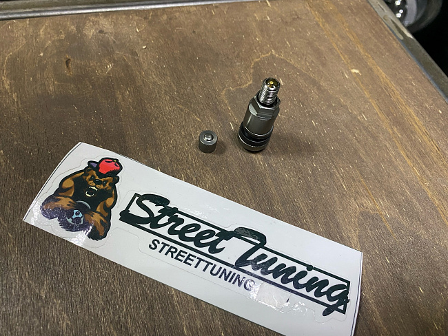 картинка Ниппель (вентиль) для колес, разборный MS525AL, цвет алюминий. магазин  StreetTuning 