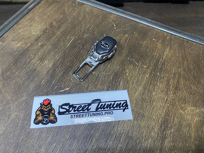 картинка Обманка "заглушка" в ремень безопасности Kia (1шт) магазин  StreetTuning 