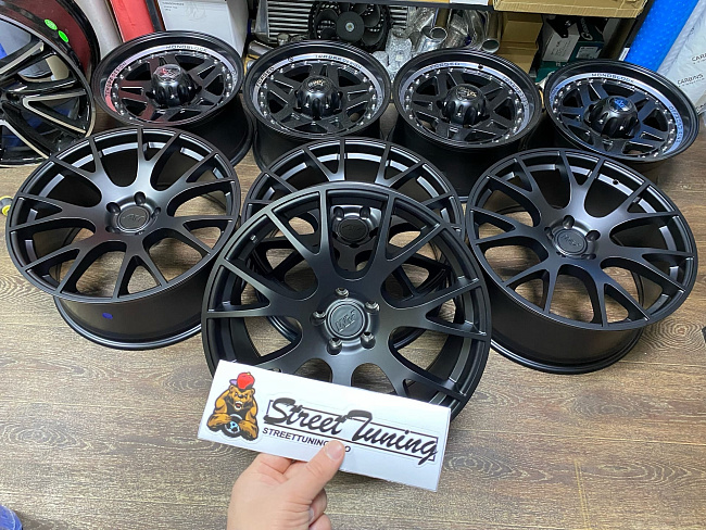 картинка Новые диски Hellcat SRT Syle R20 J9 ET18 5X115 черный мат магазин  StreetTuning 