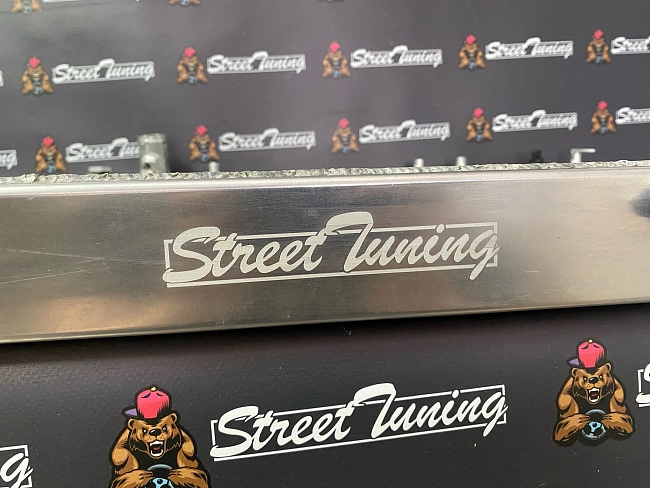 картинка Радиатор алюминиевый Toyota Mark JZX100 JZX110 1JZ-GTE 50мм AT STREETTUNING магазин  StreetTuning 