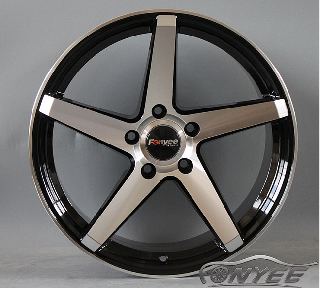 картинка Новые диски Versus VS83 R18 5х120 ET25 J8,5 серебро + черный глянец магазин  StreetTuning 