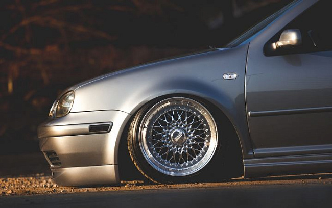 картинка Новые диски BBS RS R18 5X112/5X114,3 ET30 J9,5 хром серебро + серебристые болтики магазин  StreetTuning 