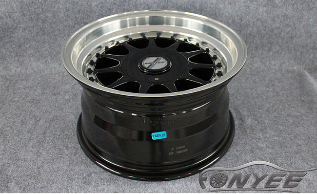 картинка Новые диски Hartge R15 4X100/114,3 ET20 J7 черный + серебро магазин  StreetTuning 