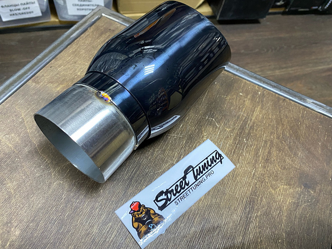 картинка Насадка на глушитель универсальная 76x102 мм, черная, 215 мм магазин  StreetTuning 