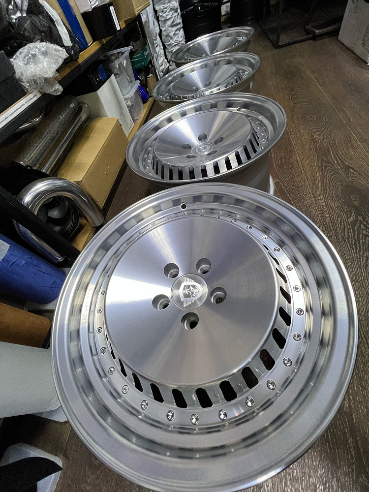картинка Новые диски Stuttgart ST4 R16 J8 ET25 5X105 серебро от магазина  StreetTuning