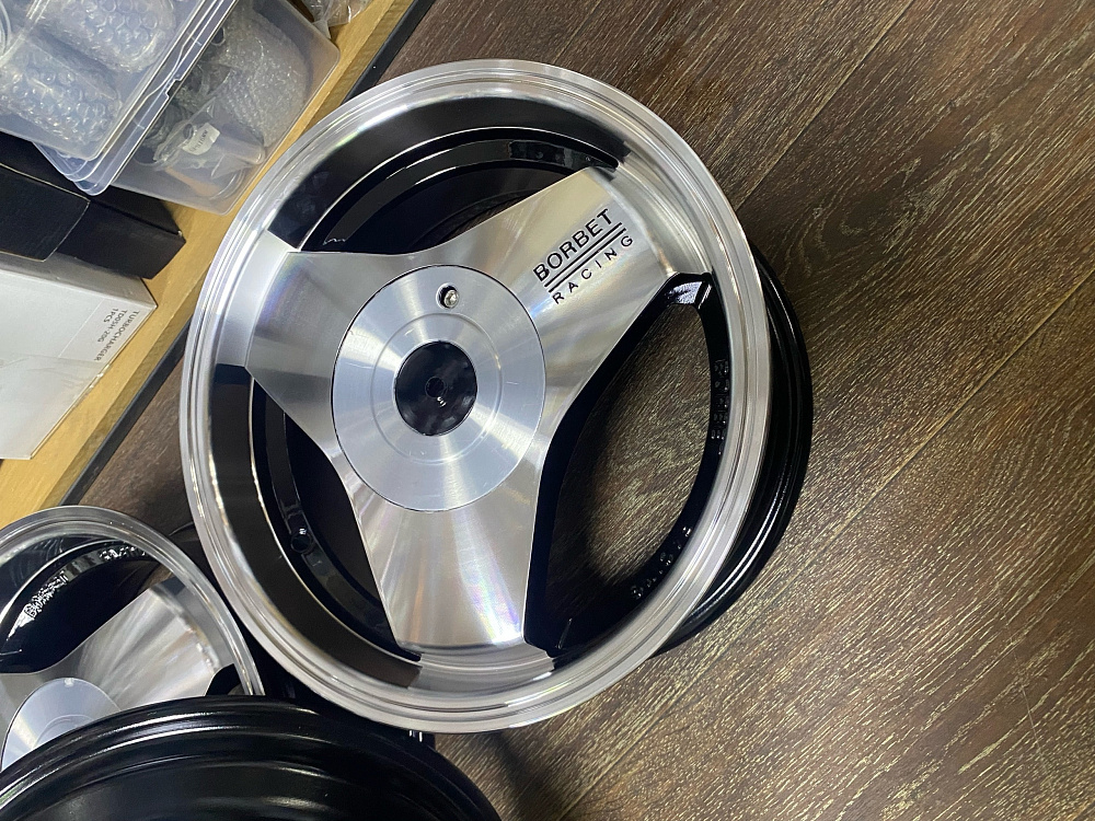 картинка Диски Borbet R14 4х100/114,3 ET25 J6 серебро + черный от магазина  StreetTuning