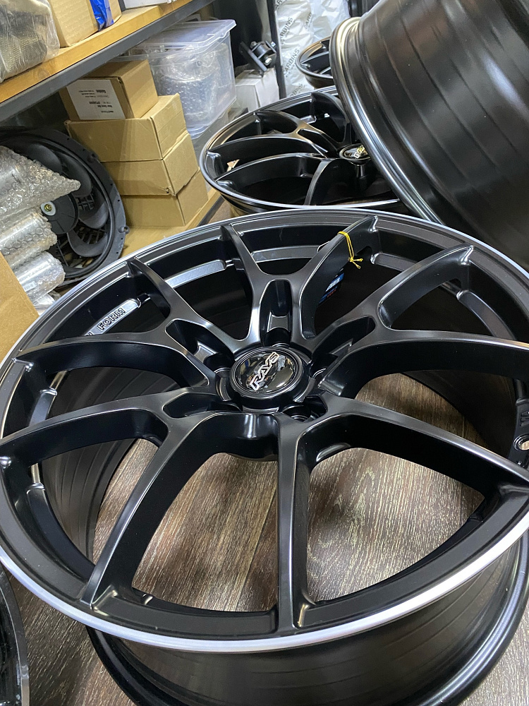 картинка Новые диски RAYS G025 R18 J8 ET38 5X108, черные матовые от магазина  StreetTuning
