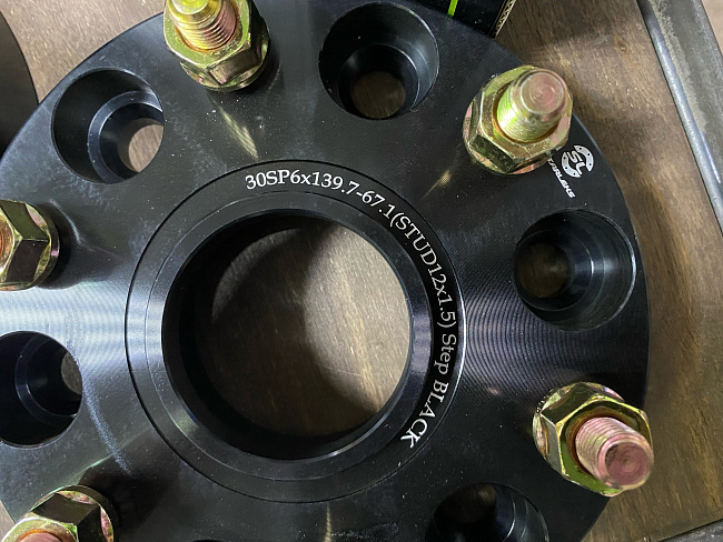 картинка Проставка Starleks 30 мм 6x139.7 цо 67.1 шпилечная M12x1,5 магазин  StreetTuning 