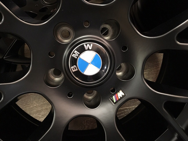 картинка Разноширокие диски BMW M R19 J8.5/J9.5 ET35 5X120 черные матовые магазин  StreetTuning 
