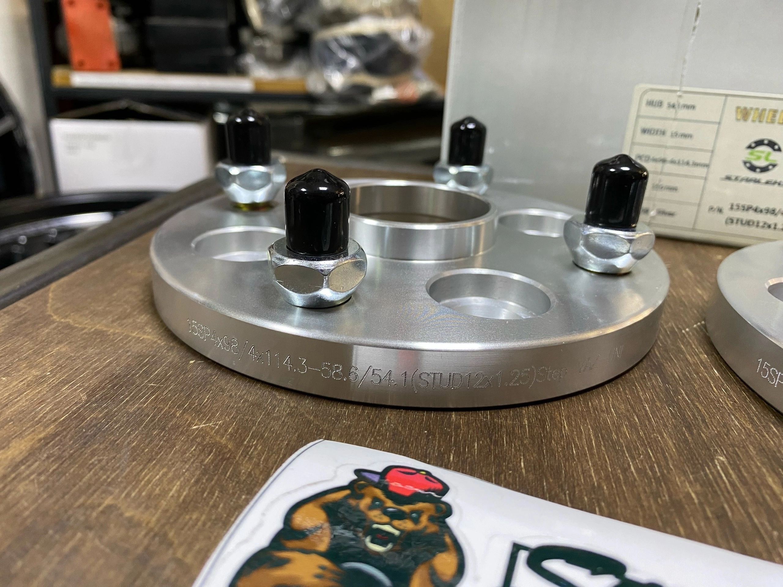 картинка Проставка переходная 15 мм 4x98-4x114.3,ЦО 58.6-54.1 шпилька 12x1.25 магазин  StreetTuning 