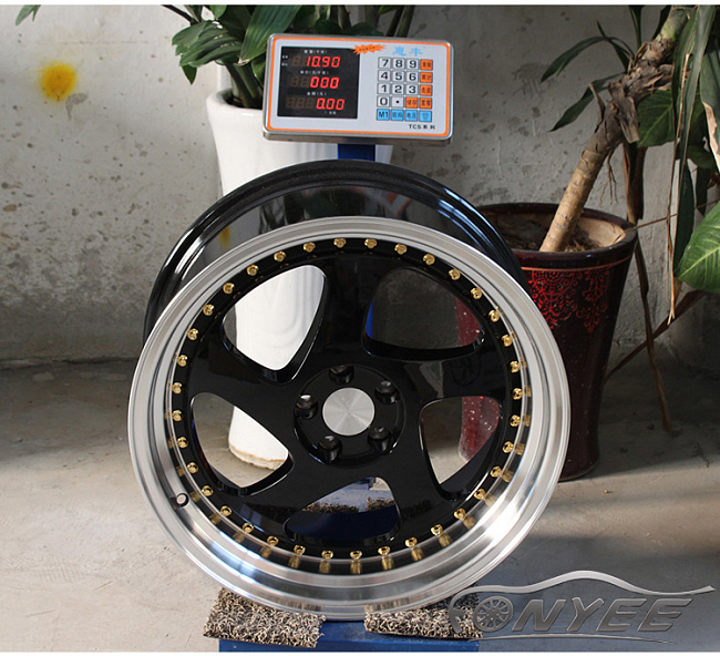 картинка Новые диски Rotiform TMB Flat R18 5х100 ET30 J8,5 черный глянец + золотистые болтики магазин  StreetTuning 