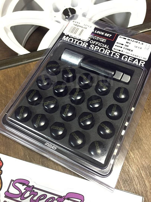 картинка Колесные гайки Rays style М12х1.5 высота-30 мм черные с секретками магазин  StreetTuning 