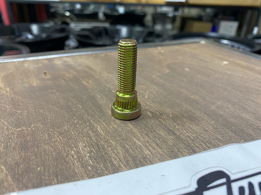 картинка Шпилька забивная Starleks D12.20 mm,10х1.25, резьба 26.5 мм от магазина  StreetTuning