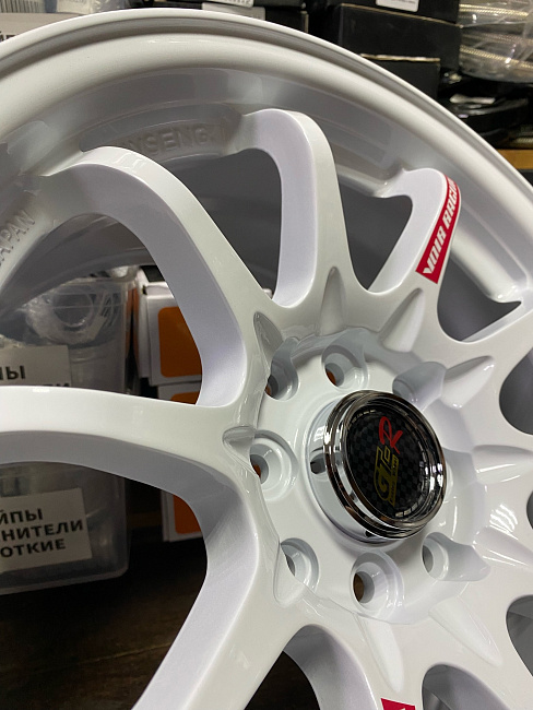 картинка Новые диски Rays Volk Racing CE-28 R15 J7 ET30 4X100/114.3 белые магазин  StreetTuning 