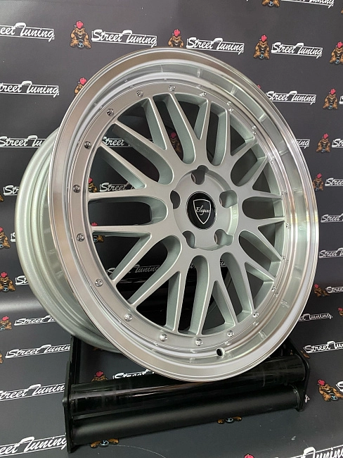 картинка Новые диски BBS LM R18 J8 ET30 5x114.3 Silver магазин  StreetTuning 