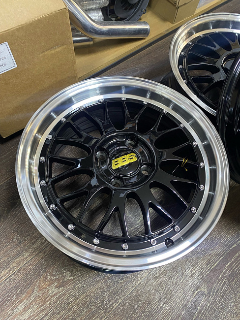 картинка Новые диски BBS LM R15 J6.5 ET38 4x100 черные с полировкой магазин  StreetTuning 
