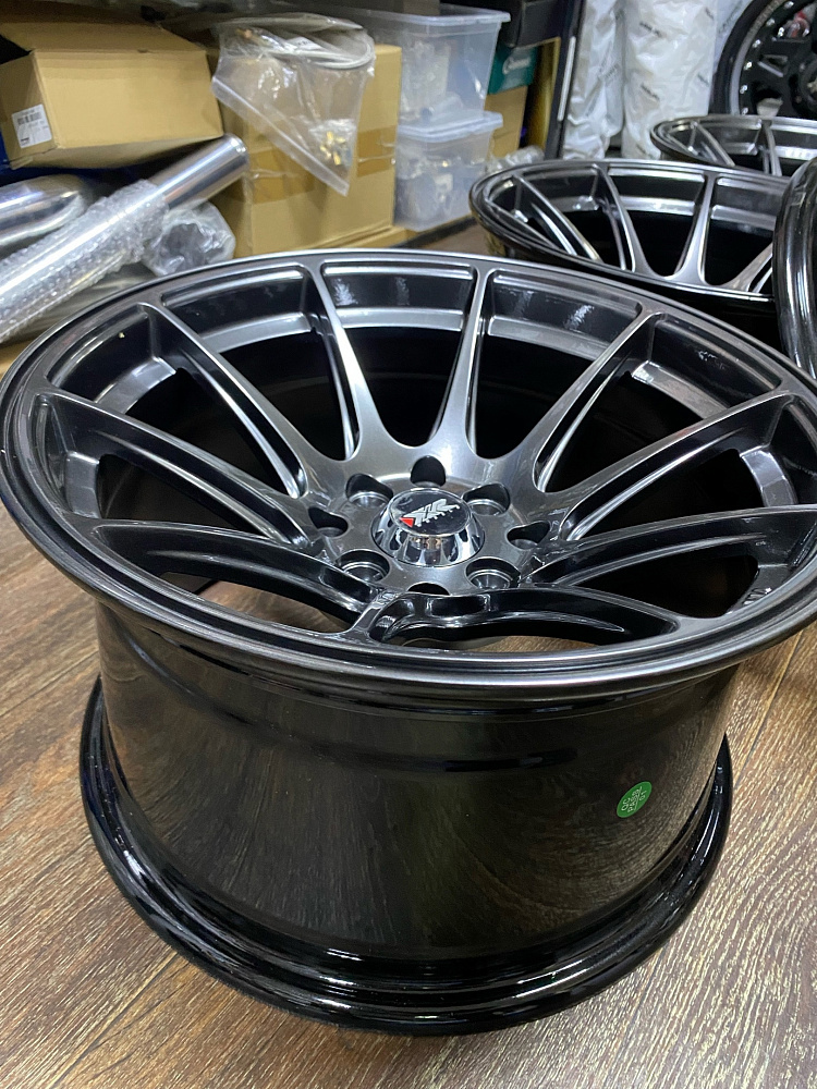 картинка Новые диски XXR 527 R15 J8.25 ET0 4X100/4X114.3 Hyper Black от магазина  StreetTuning