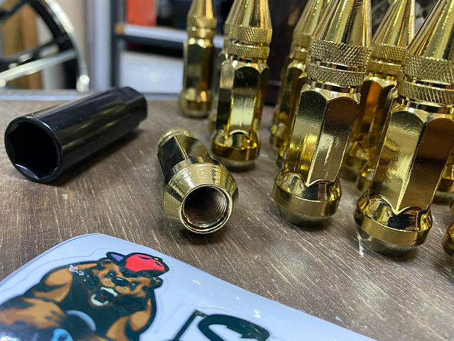 картинка Комплект гаек пики (пули) Starleks, 12х1.25 , цвет золотой титан, 20 шт. магазин  StreetTuning 