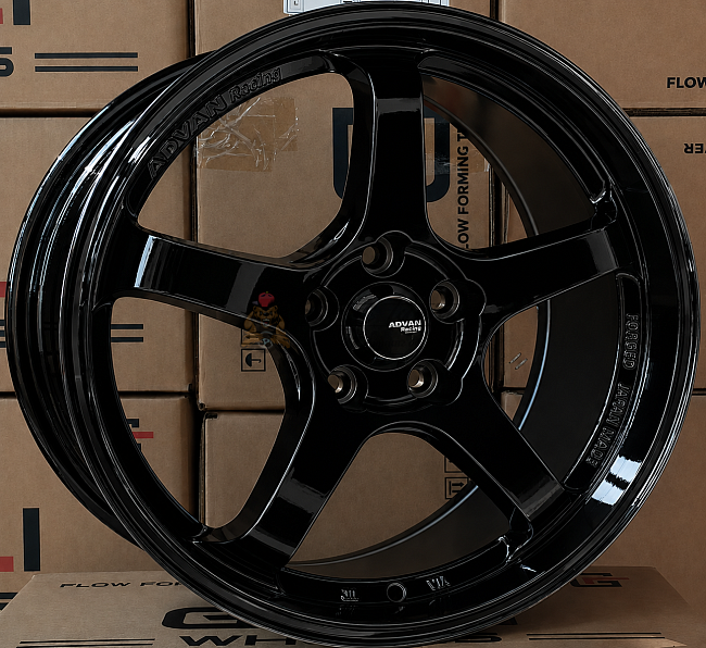 картинка Диски Advan GL165 R18 J8,5 ET35 5X112 black магазин  StreetTuning 