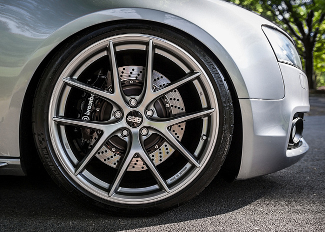 картинка Новые диски BBS CI-R R18 5X114,3 ET42 J8,5 темное серебро глянец магазин  StreetTuning 