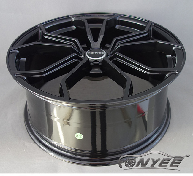 картинка Новые диски KE Flow Forming модель 5 R18 5X112 ET40 J8 черные магазин  StreetTuning 