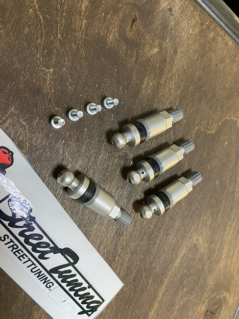 картинка Ниппели (вентили) под датчик, разборные TPMS-14, серые, 4 шт магазин  StreetTuning 