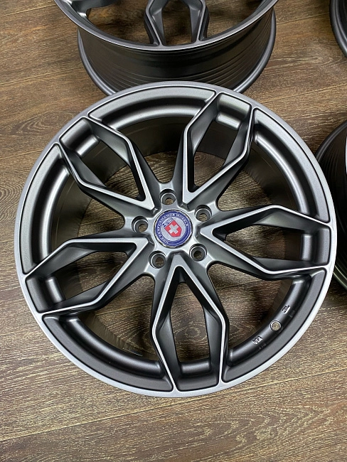 картинка Новые диски HRE S201 R18 J8 ET38 5X114,3, серый мато-серебряные магазин  StreetTuning 