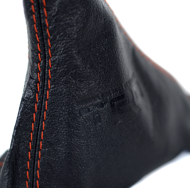 картинка Чехол на КПП TRD, универсальный. Кожа, красная строчка магазин  StreetTuning 