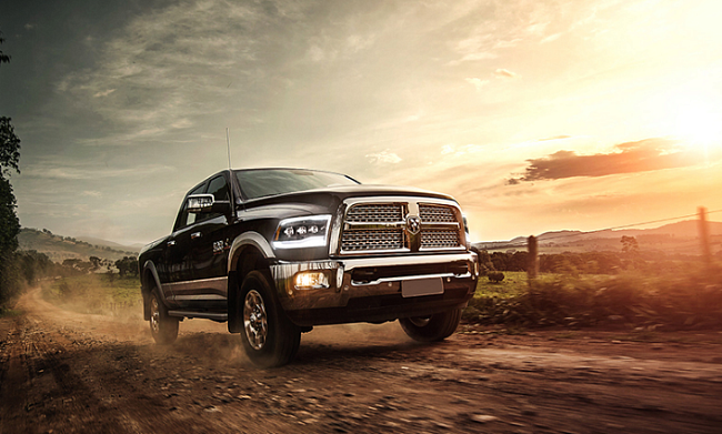 картинка Передние фары для Dodge RAM1500 09-18/RAM1500 CLASSIC 19-21 магазин  StreetTuning 