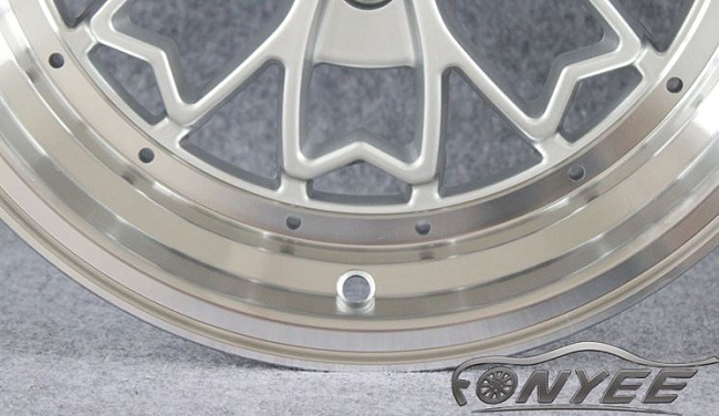 картинка Новые диски Fonyee 552 R15 4X100 ET20 J8 серебро + полированная полка магазин  StreetTuning 