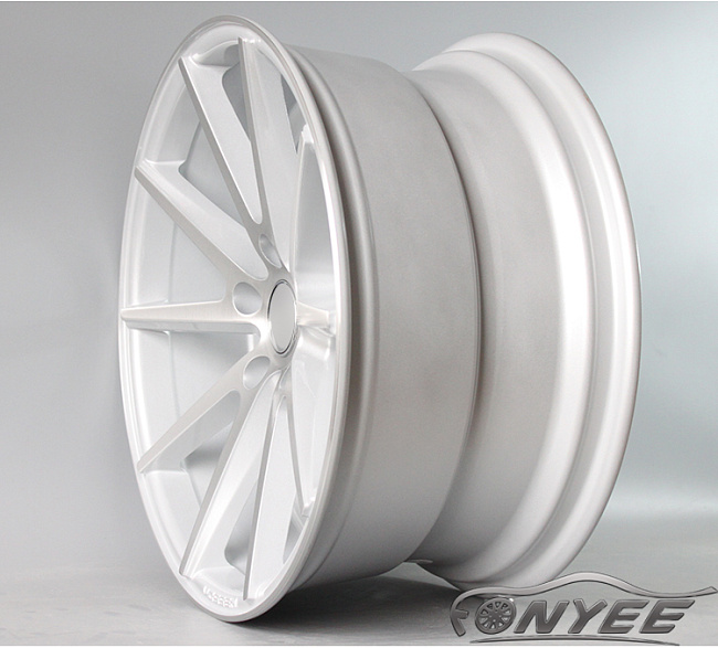 картинка Новые диски Vossen VFS1 Replica R18 5X105 ET38 J9 серебро магазин  StreetTuning 