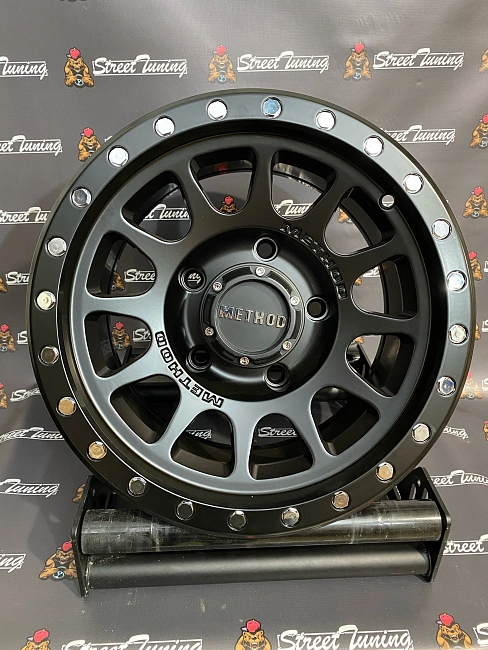 картинка Новые диски METHOD R15 J8 ET0 5x150 Black магазин  StreetTuning 