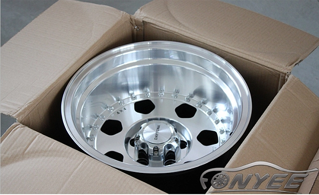 картинка Новые диски Daytona R15 5х114,3 ET-44 J10 серебристые магазин  StreetTuning 