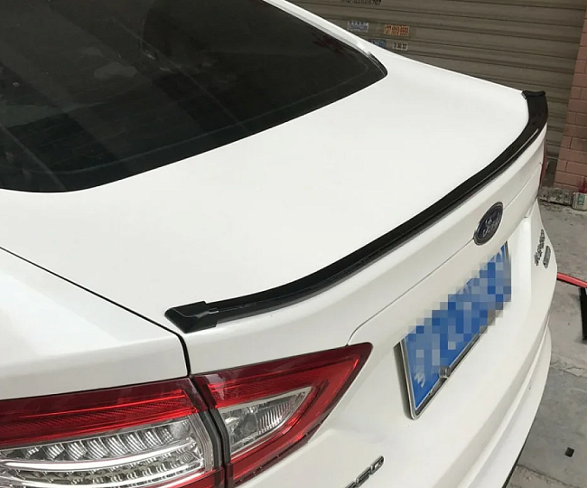 картинка Лип-спойлер с заглушками универсальный, черный магазин  StreetTuning 