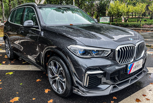картинка Сплиттер (губа) на передний бампер для BMW X5 G05 M50i , карбон глянец магазин  StreetTuning 