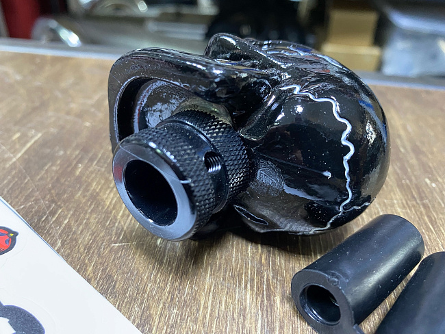 картинка Ручка КПП "Череп", цвет черный. магазин  StreetTuning 