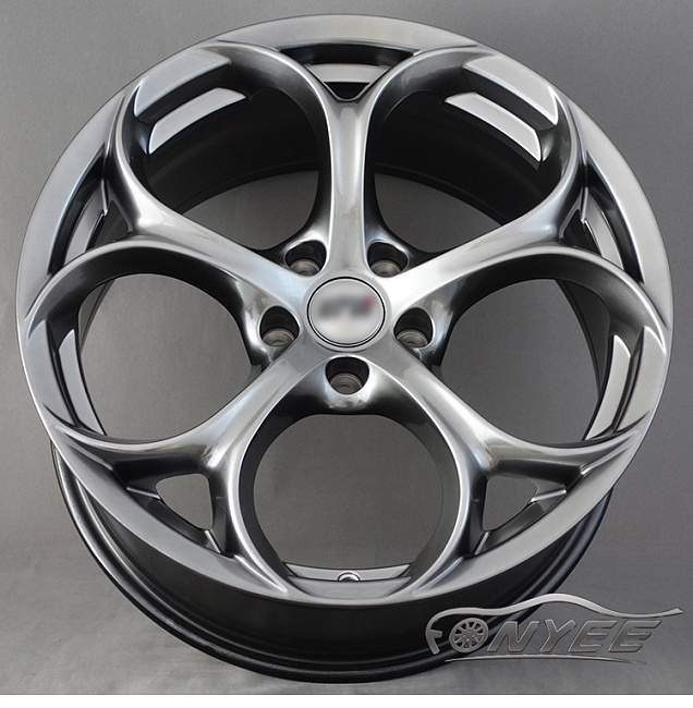 картинка Новые диски Alfa Romeo Giulia Quadrifoglio R18 5x110 ET33 J8 темно серебристый металик магазин  StreetTuning 