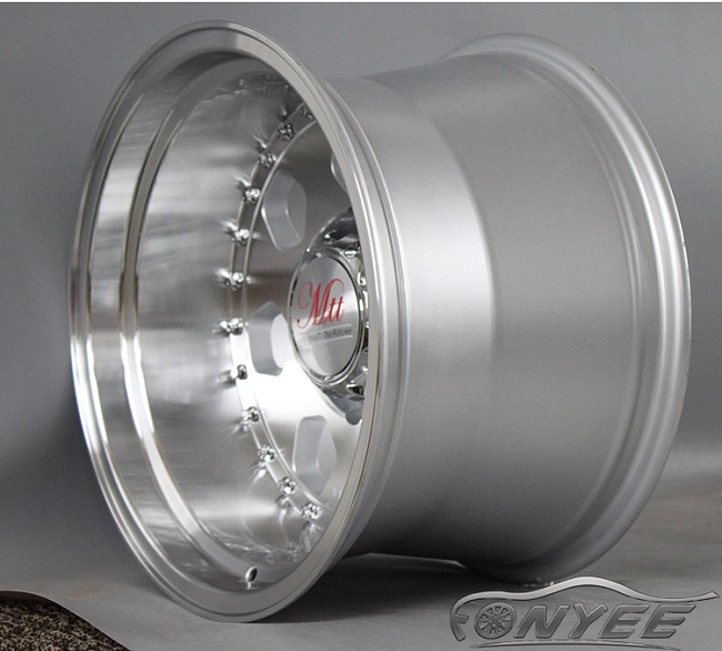 картинка Новые диски Daytona R16 6х139,7 ET-44 J10 серебристые + серебристые болтики магазин  StreetTuning 