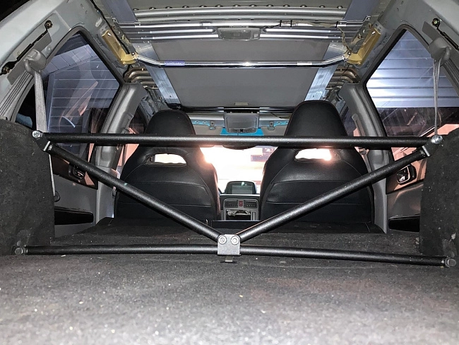 картинка Х образная распорка за задние сиденье для Subaru Forester SG магазин  StreetTuning 