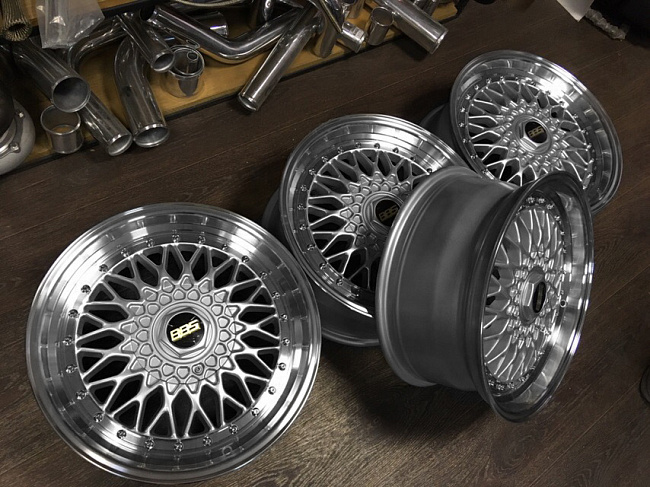 картинка Новые диски BBS RS R17 J7,5 ET30 5x120/5x114.3 серебро магазин  StreetTuning 