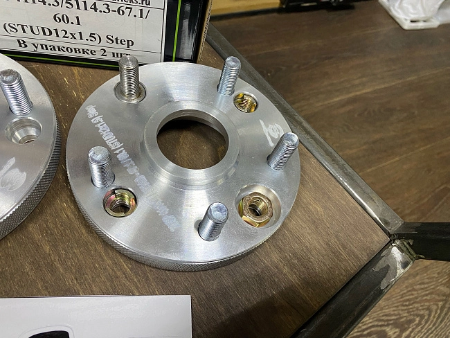 картинка Проставка переходная 20 мм с 4x114.3 цо 67.1 на 5x114.3 цо 60.1 магазин  StreetTuning 