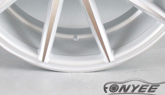 картинка Новые диски Vossen CVT-R Replica R20 5X114,3 ET40 J9 серебристые магазин  StreetTuning 