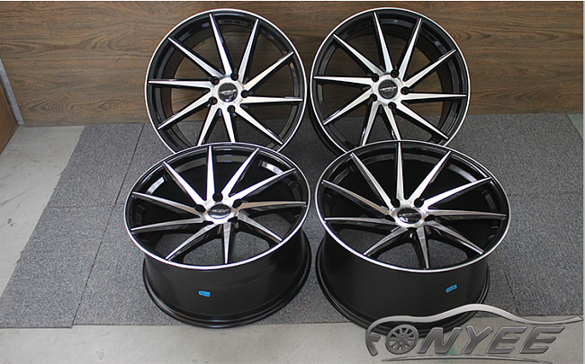 картинка Новые диски Vossen CVT-R Replica R19 5X114,3 ET35 J10 черный глянец + серебро магазин  StreetTuning 