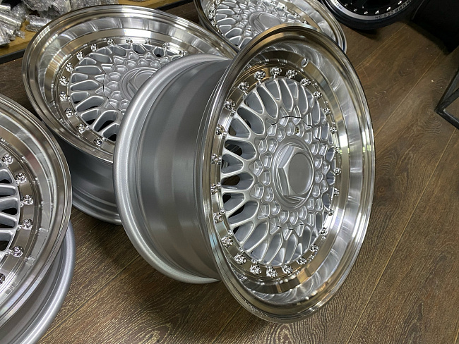 картинка Новые диски BBS RS R15 J7 ET25 4x100/114.3 серебро магазин  StreetTuning 