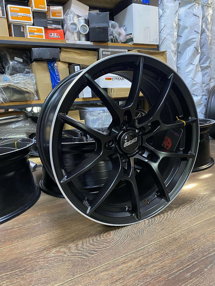 картинка Новые диски RAYS G025 R18 J8 ET38 5X108, черные матовые от магазина  StreetTuning