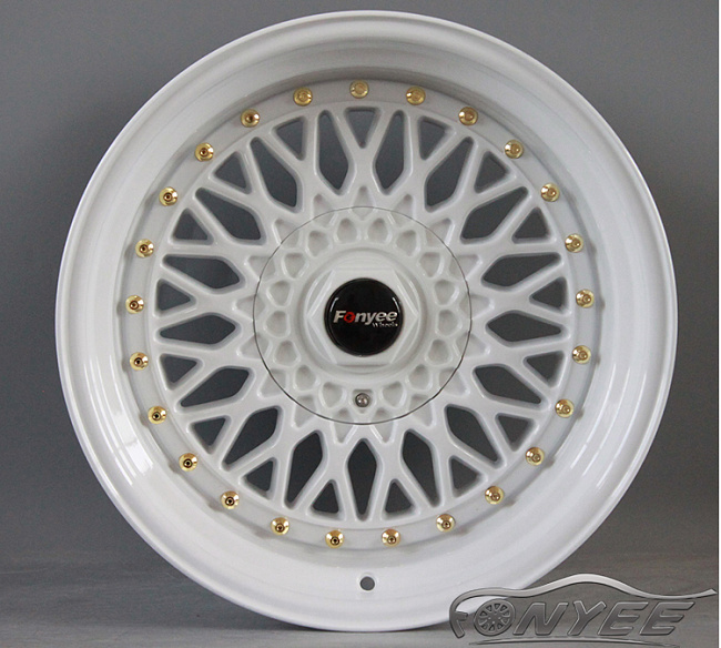 картинка Новые диски BBS RS R15 4X100/4X114,3 ET15 J8 белый глянец + золотистые болтики магазин  StreetTuning 