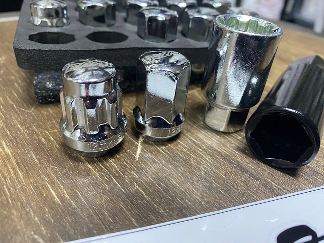 картинка Колесные гайки Rays style М12х1.25 высота-30 мм хром с секретками магазин  StreetTuning 