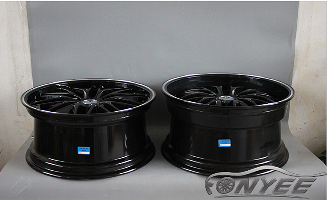 картинка Новые диски Fonyee sport R19 5X114,3 ET40 J9,5 серебро + черный глянец магазин  StreetTuning 