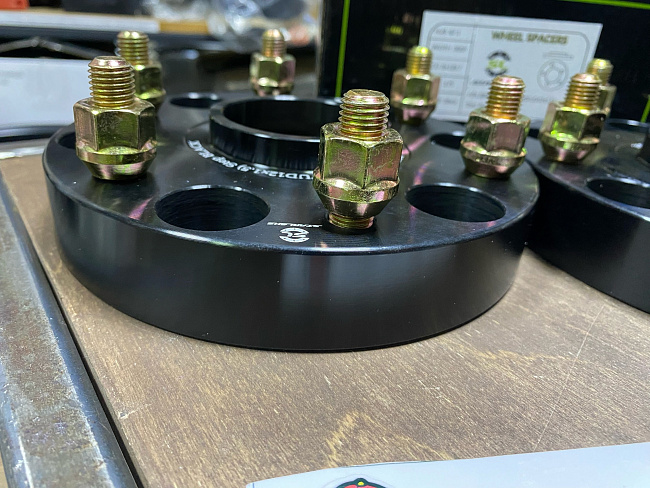 картинка Проставка Starleks 30 мм 6x139.7 цо 67.1 шпилечная M12x1,5 магазин  StreetTuning 